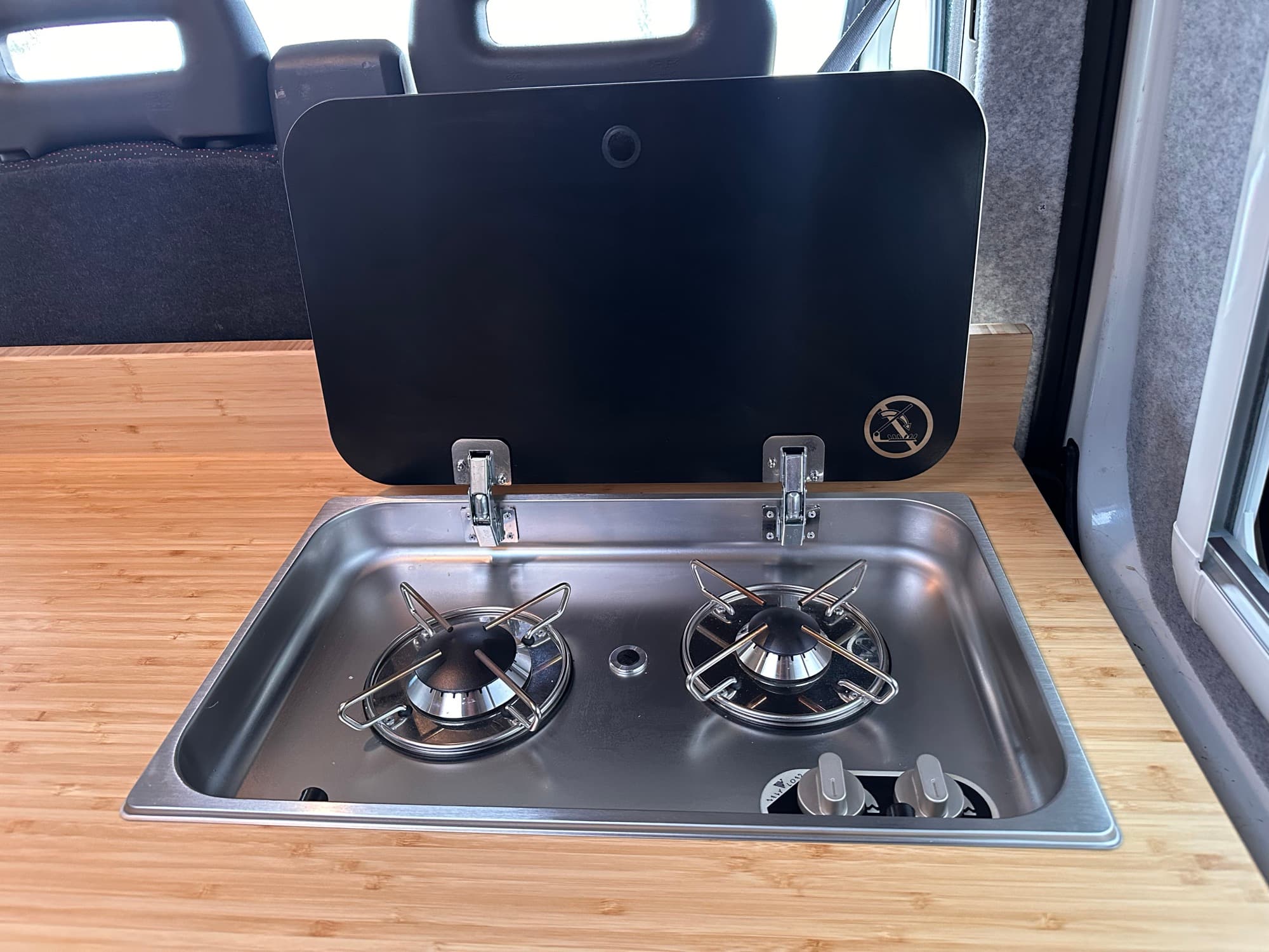 Campervan gassbluss med to brennere og lokk